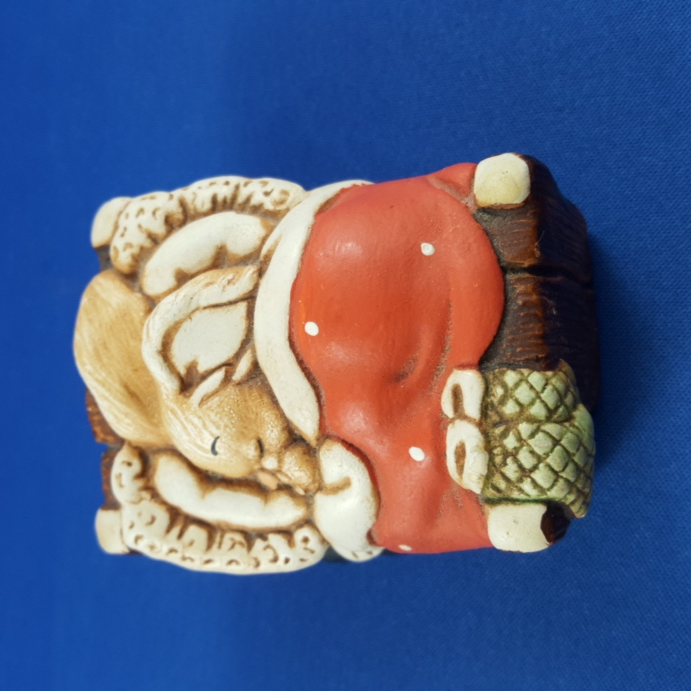 VTG Woodlander Sleeping Bunny Figurine, Rabbit Sculpture